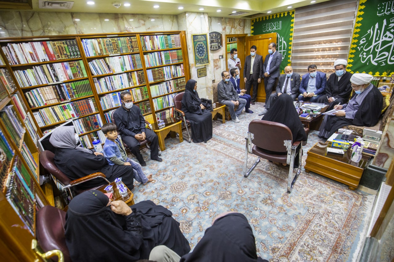 طفلة بعمر 15 عاما تعمل لتعيل عائلتها :ممثل السيستاني يستقبل عائلتها مع عائلة اخرى من كركوك ويقدم لهما الدعم وراتب شهري