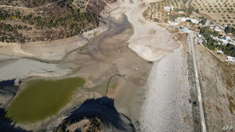 لأول مرة منذ إنشائه.. جفاف سد في سوريا
