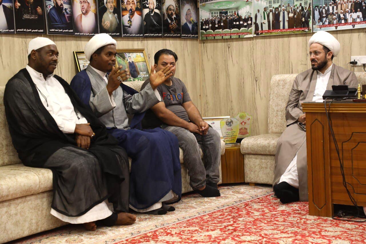 وفد من دولة سيراليون يزور العتبة الحسينية لاعداد خطباء حسينيين من بلادهم