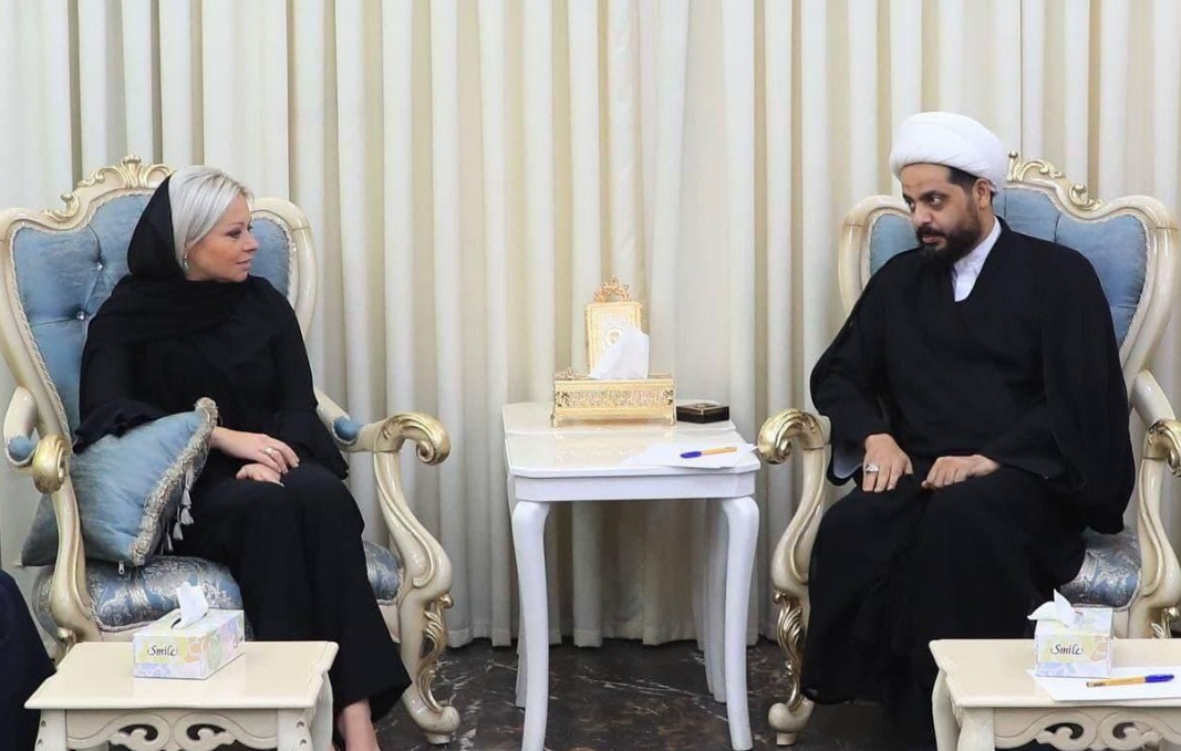 زعيم العصائب يجتمع ببلاسخارت في بغداد