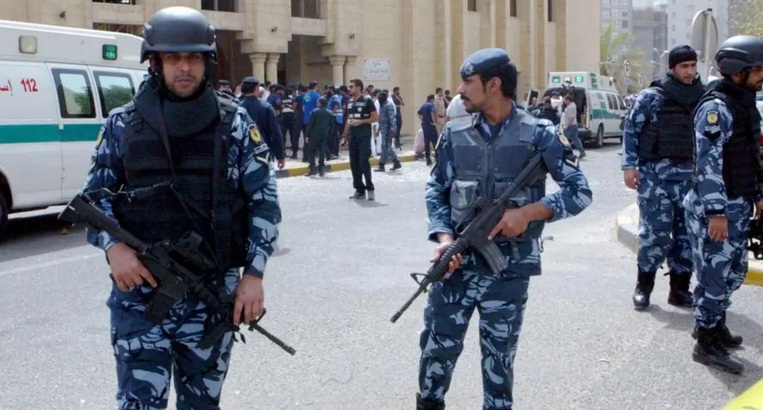 الكويت.. دهس أبناءه بسيارته فقتل واحدة!