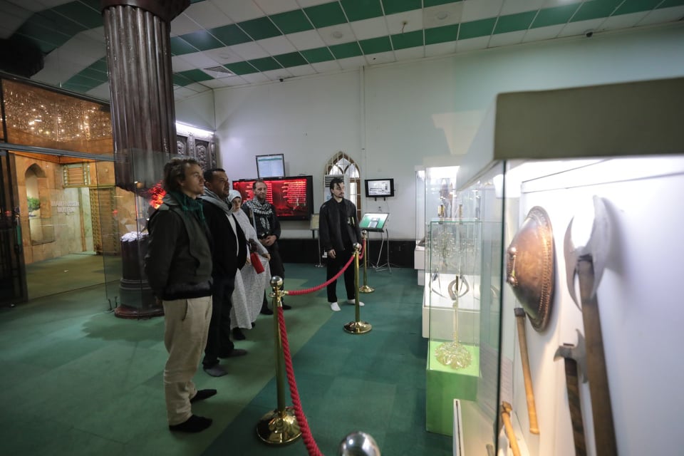 وفد اجنبي يزور كربلاء: العراقيون من ألطف الشعوب العربية وندعو الأجانب الى زيارة العراق لما يمتلك من آثار قيّمة