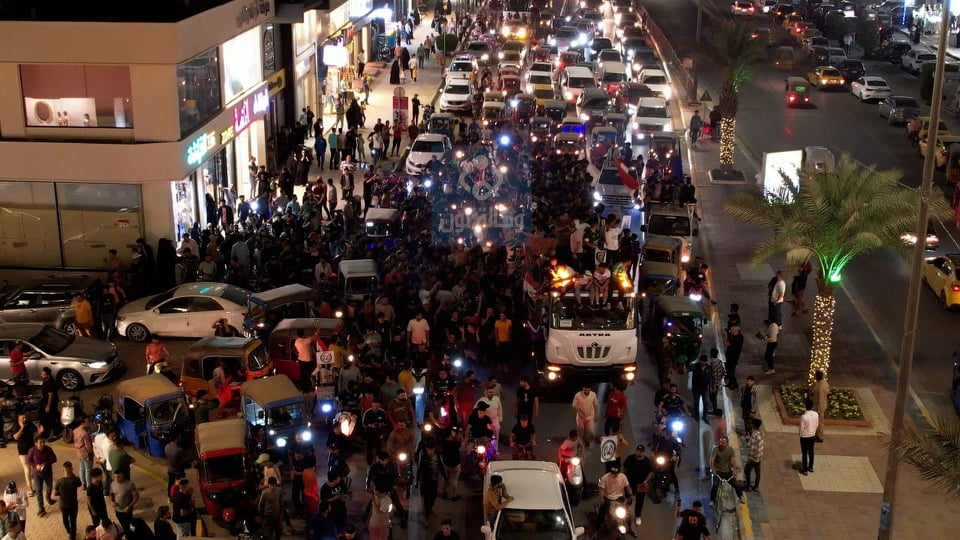 شاهد من الجو.. هكذا احتفل الكربلائيون بصعود فريقهم الى الدوري الممتاز (فيديو)