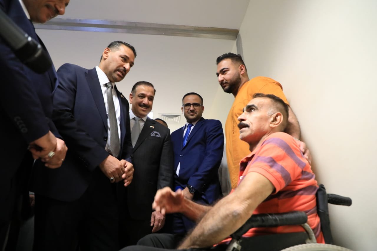 وزير الصحة يلتقي محافظ كربلاء ويشيد بمستشفى علاج الاورام السرطانية التابع للعتبة الحسينية كونه يستهدف جميع العراقيين بالفائدة