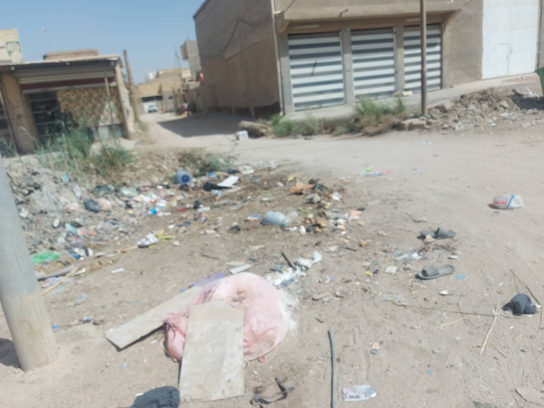 حي سكني في الجدول الغربي يشكو الإهمال الحكومي والاهالي يطالبون حكومة كربلاء بإيلاء الحي الاهتمام الكافي