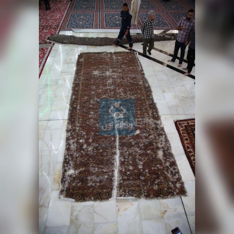 العتبة الحسينية المقدسة تعيد ترميم سجاد يدوي شرقي عمره (200) سنة (صور)