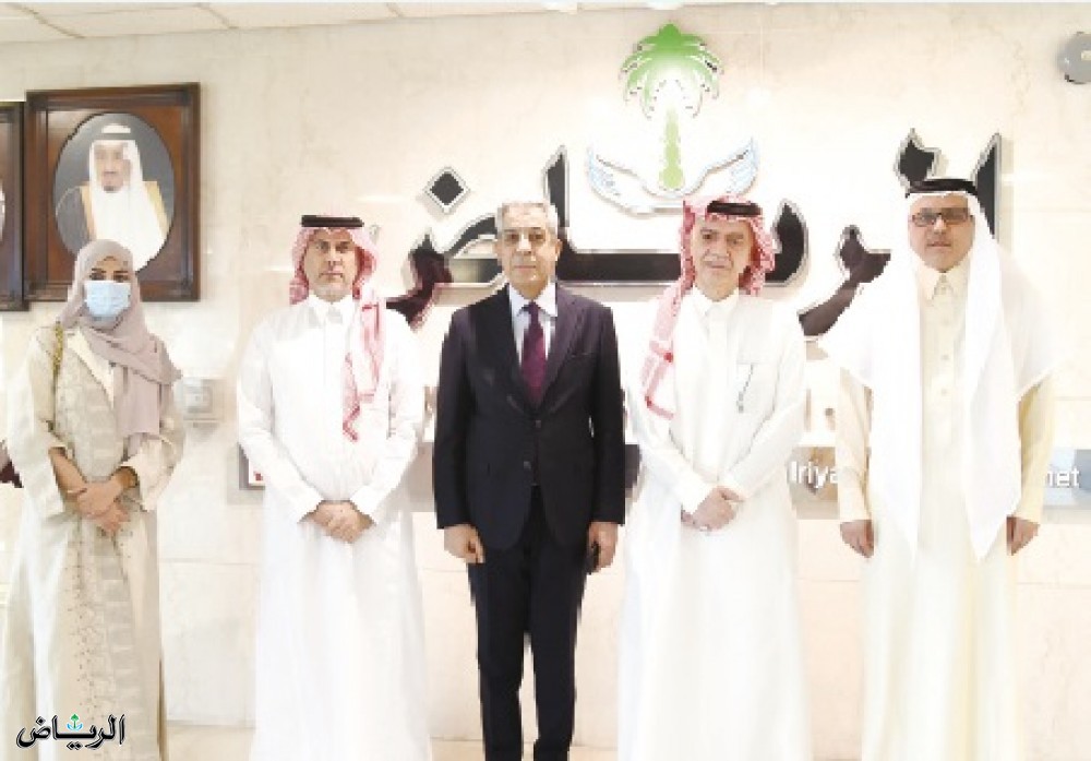 سفير العراق في الرياض يزور صحيفة سعودية