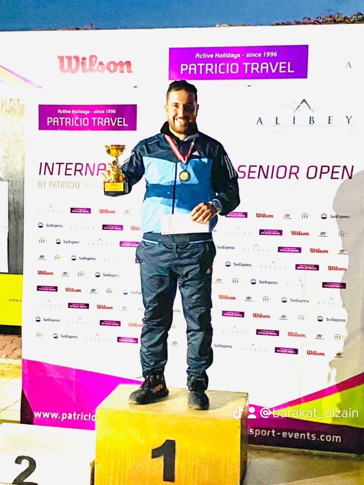 بغياب الدعم الحكومي :رياضي عراقي يشارك ببطولة دولية بالتنس على نفقته الخاصة ويحرز لقب البطولة