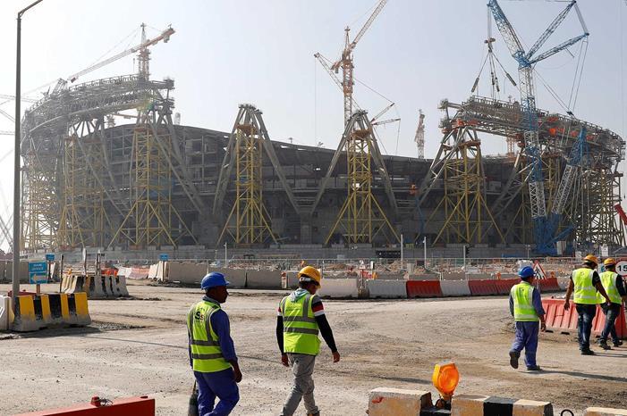قطر تعلن عدد العمال الذين توفوا أثناء بناء ملاعب المونديال