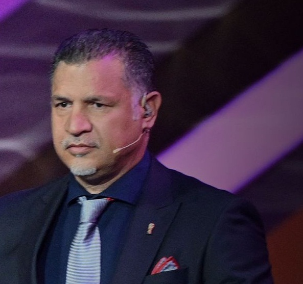 إيران تمنع عائلة لاعب كرة القدم السابق، علي دائي، من إكمال رحلتها من طهران إلى دبي.