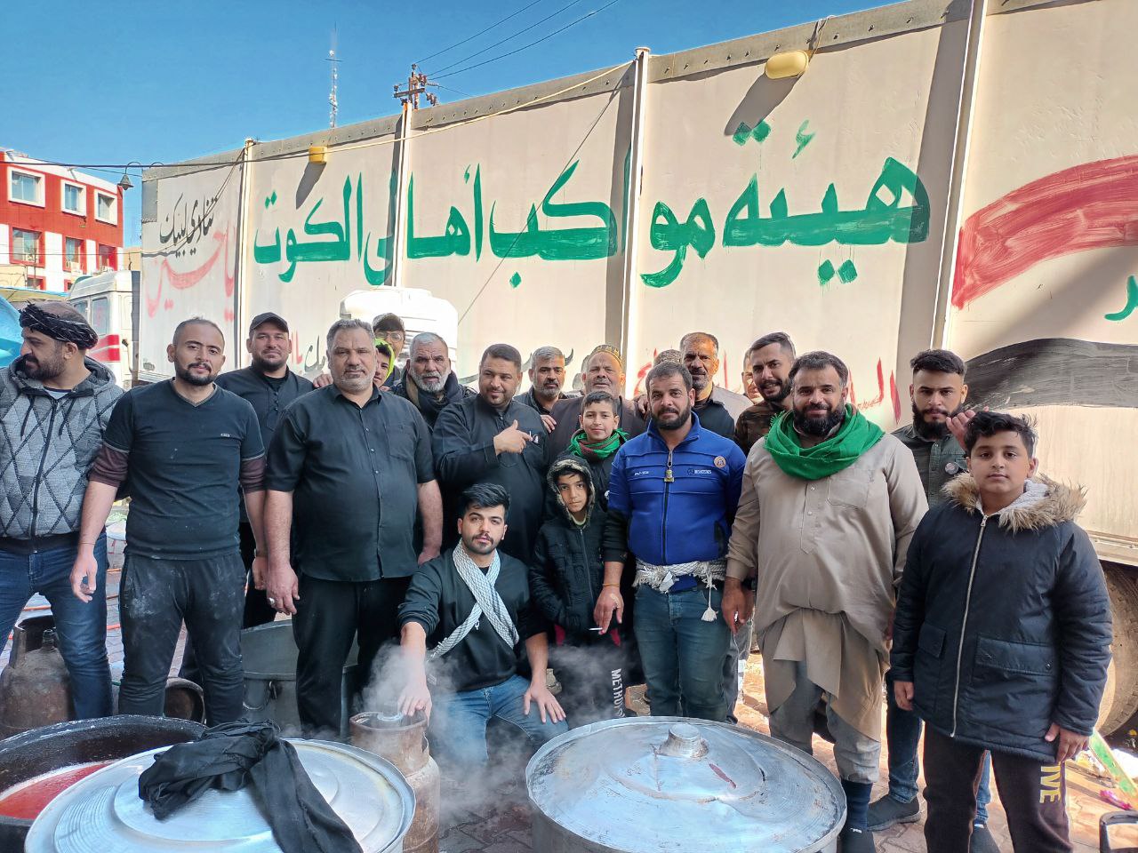 بالصور:مواكب المحافظات تتسابق على خدمة الزوار في الكاظمية