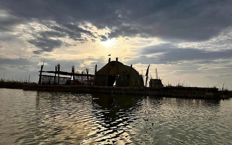 وفد سياحي صيني يحط رحاله في أهوار ذي قار