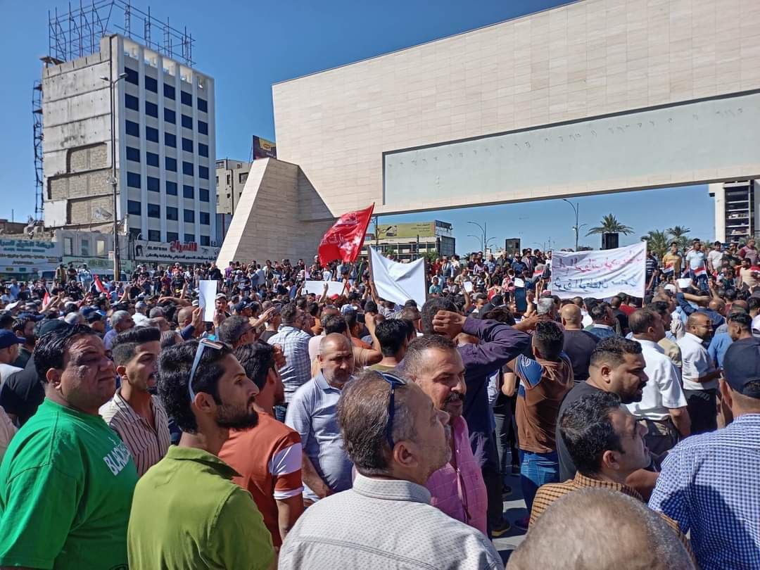 بالصور:الموظفون يتظاهرون في عيد العمل العالمي