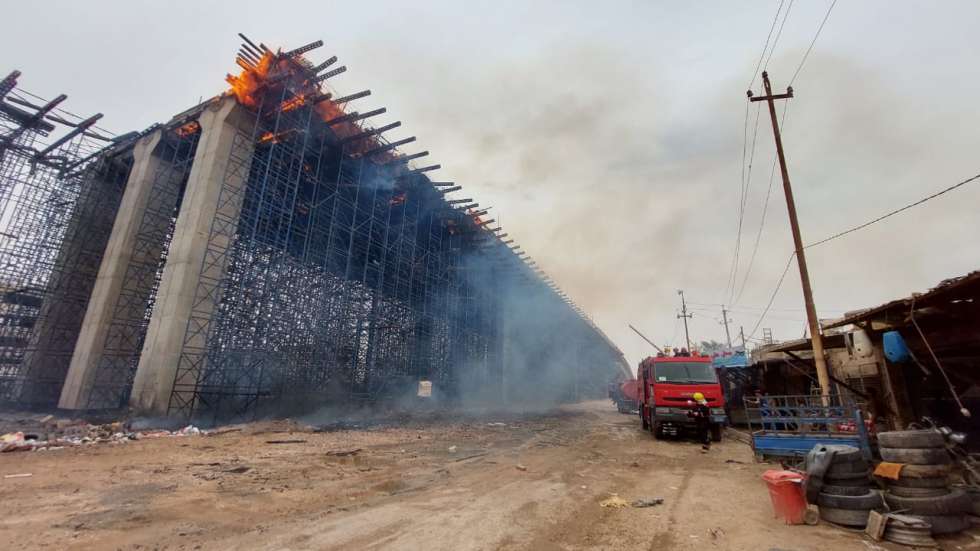 احتراق القالب الخشبي لمجسر قيد الإنشاء في المثنى