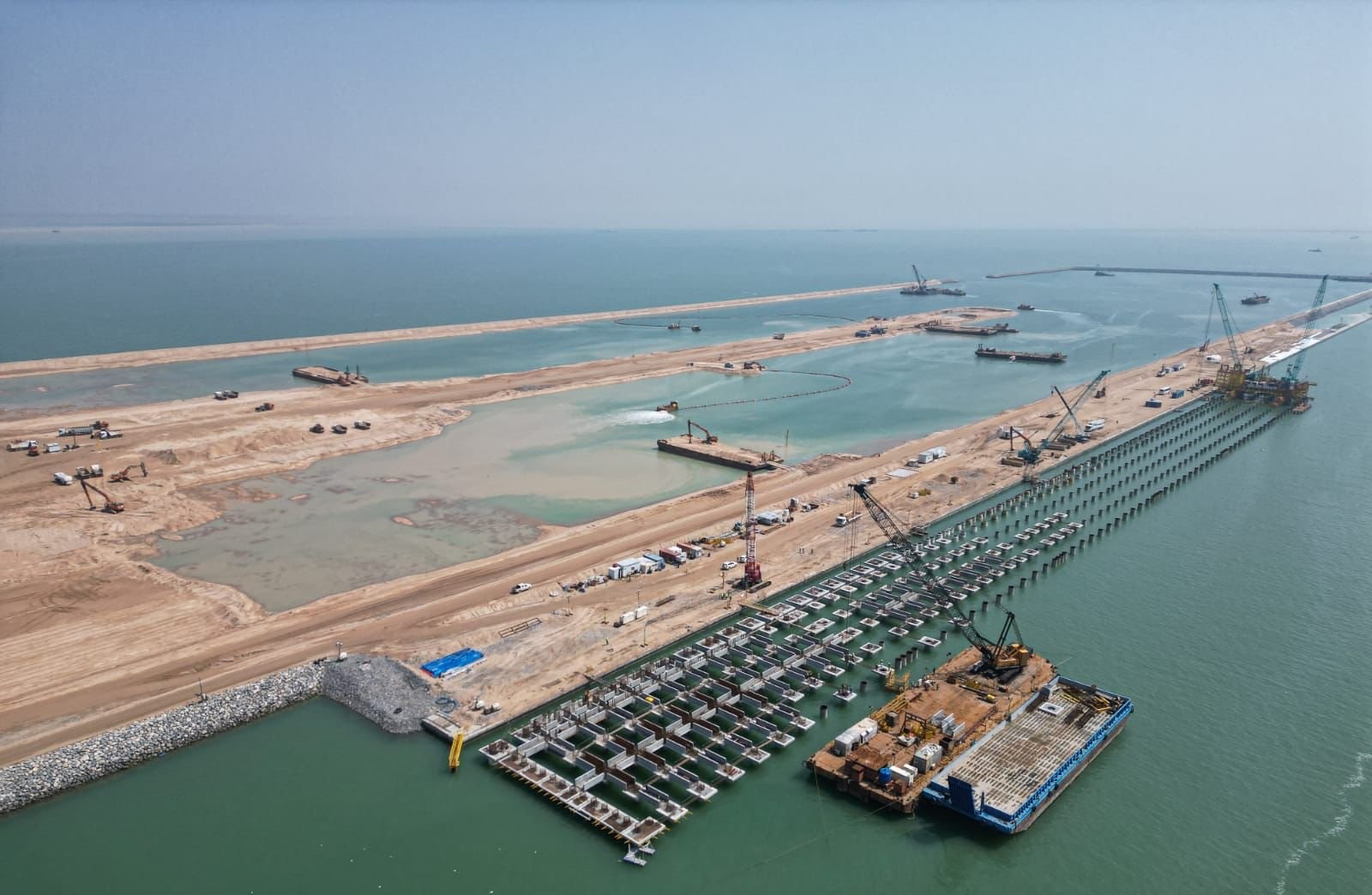 وزير النقل: نسبة انجاز الأرصفة الخمسة في ميناء الفاو بلغت 68‎ بالمئة