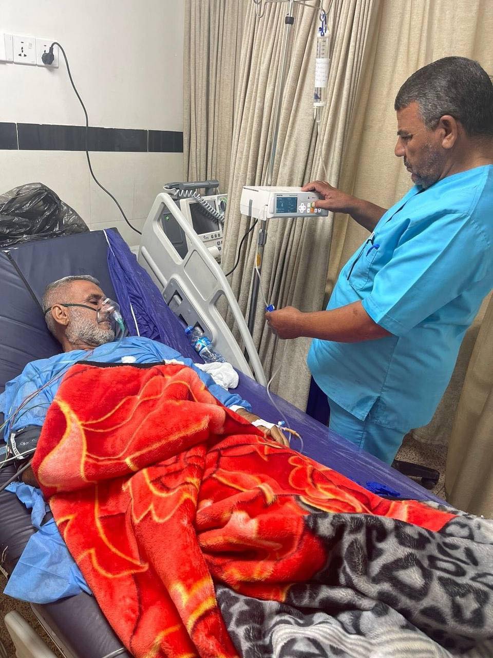 إنقاذ زائر إيراني من الموت في كربلاء (صور)