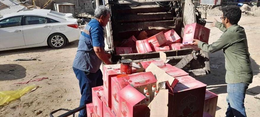 شاهد بالصور:كربلاء تتلف كميات كبيرة من المواد الغذائية " مُنتهية الصلاحية"  "