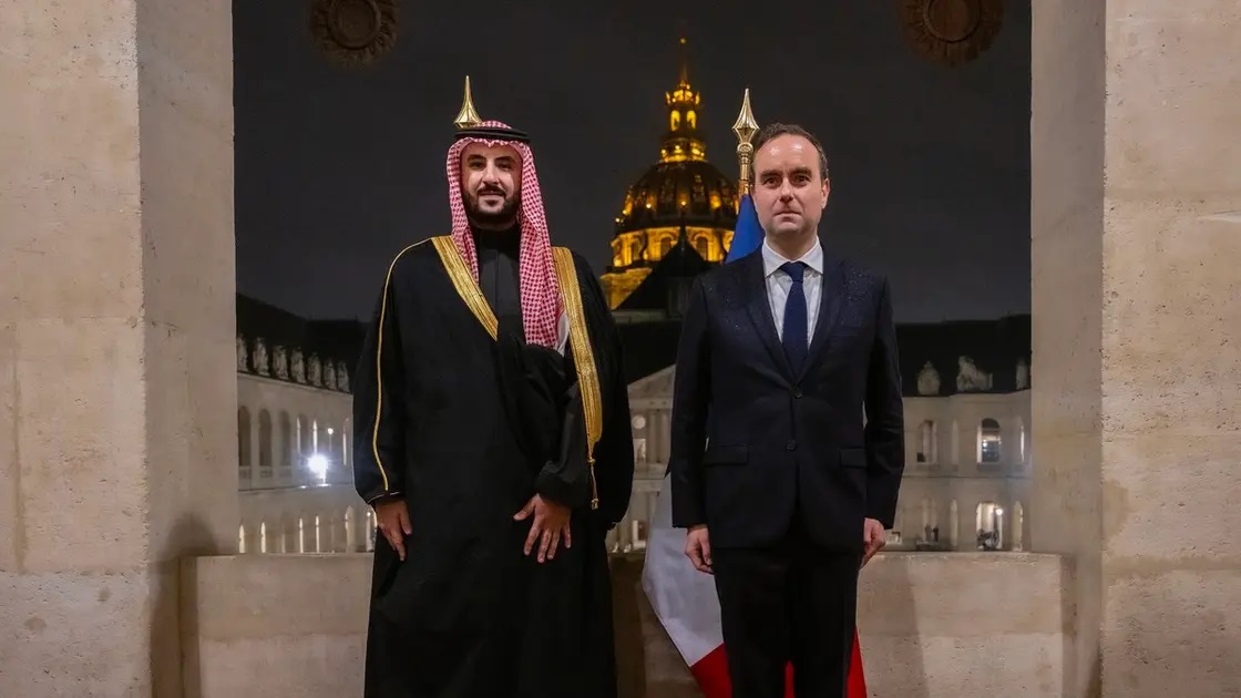 السعودية وفرنسا توقعان اتفاقية تعاون عسكري
