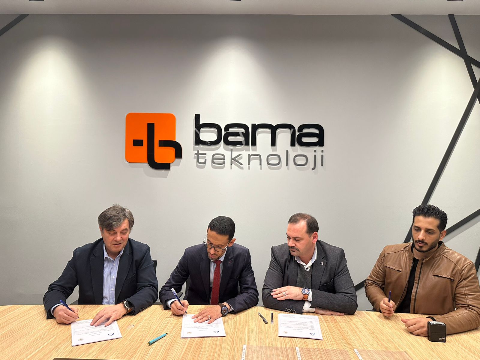 فيديو:العتبة الحسينية تتعاقد على جهاز التدريب على المشي الروبوتي لصالح مركز اعتلال الاعصاب والعضلات