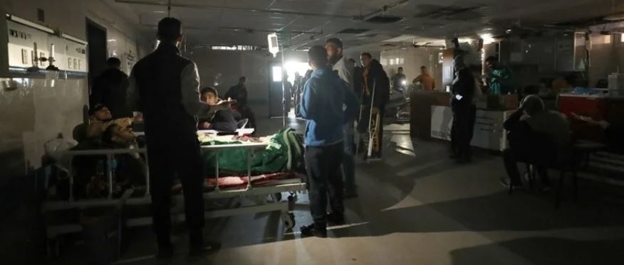 صحة غزة: الجيش الإسرائيلي يحتجز جرحى وأطباء بمبنى غير مهيأ