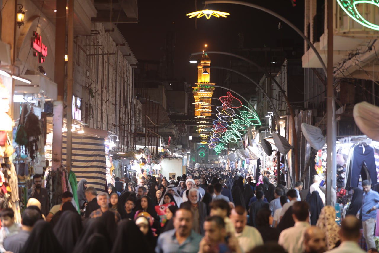 اهالي كربلاء يطعمون الصائمين.. في آخر ليلة جمعة من رمضان (19) باب  في العتبتين المقدستين تستقبل الزائرين(صور)