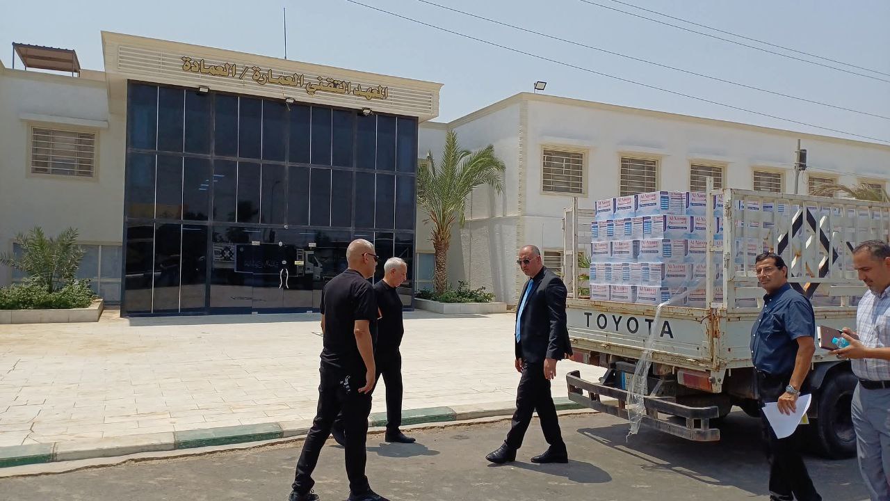 المعهد التقني في العمارة يطلق حملة خدمية لتوزيع المياه على زوار الأربعين